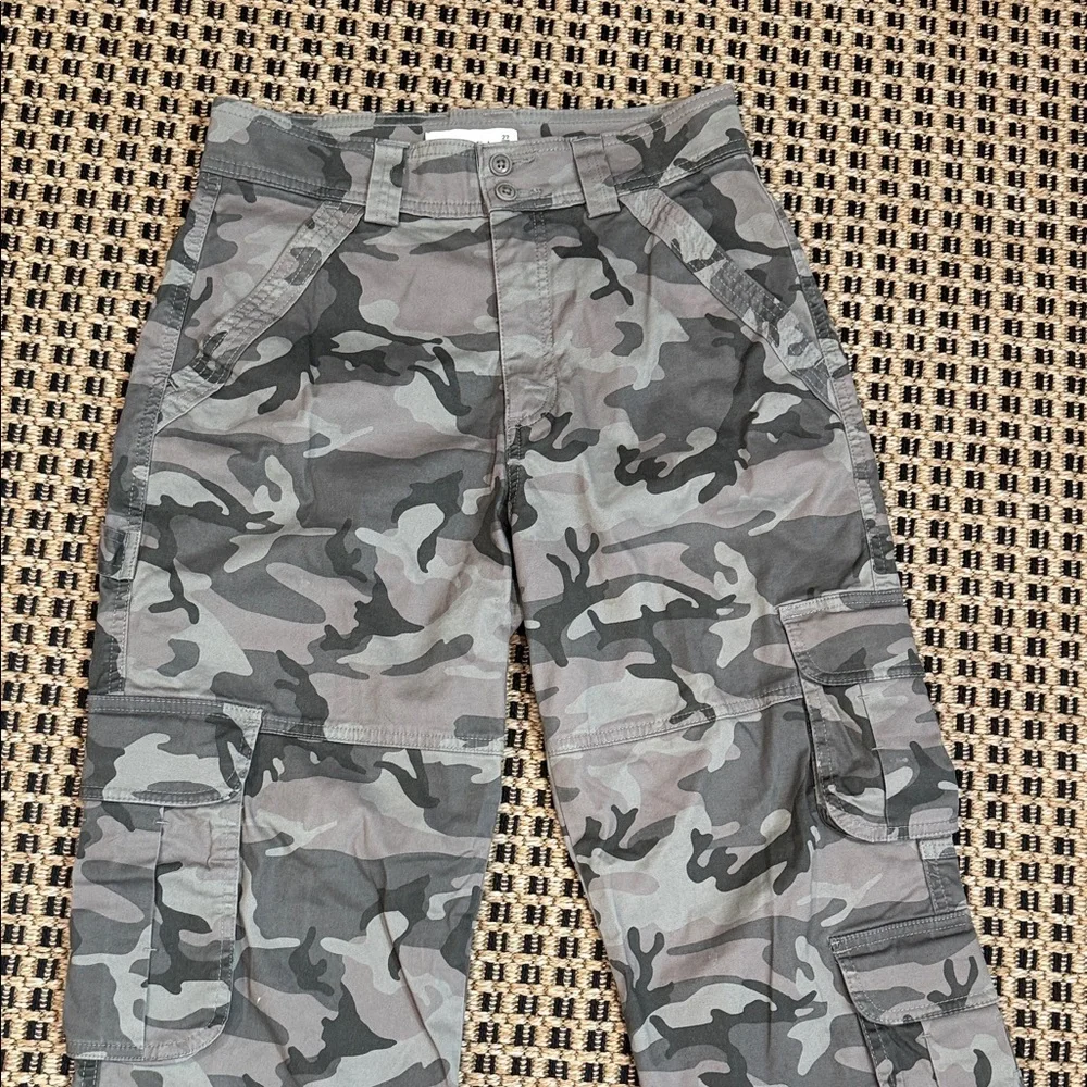 NEW! Abercrombie & Fitch Camouflage Cargo Pants - Picture 2 of 6